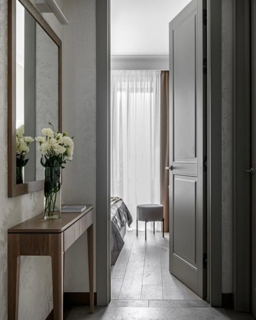 Этой квартирой в современном жилом комплексе владеет взрослая женщина. 06