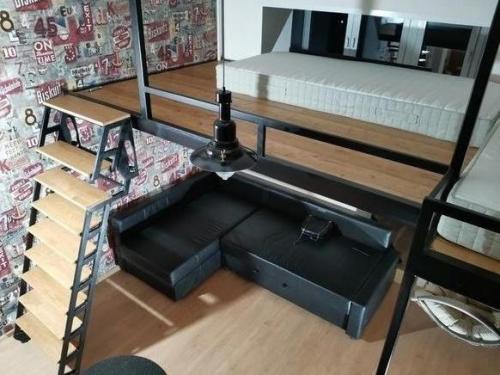 Интересное решение. Для квартиры с высокими потолками. 09