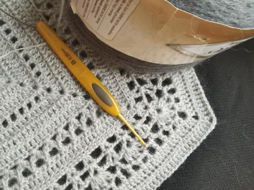 Рукодельная кухня.  Машинально, идешь вдоль домов и невольно взгляд устремляется в окна квартир расположенных на первом этаже. 01