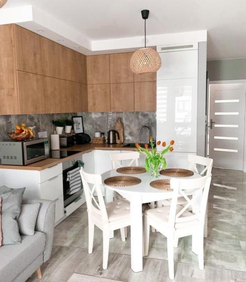 Белая кухня в частном доме. 05