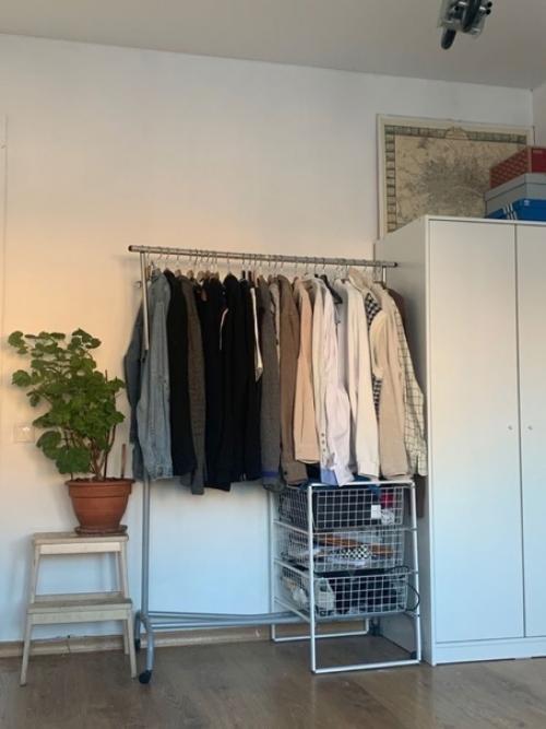 Напольные вешалки могут быть удобной и эстетичной частью интерьера. 04