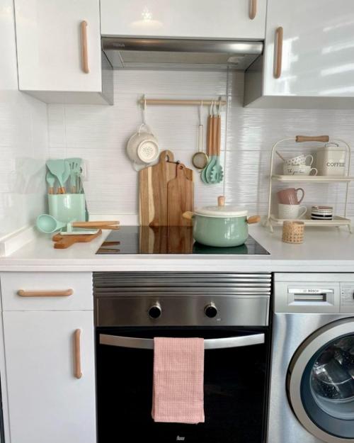 Модные пастельные и яркие оттенки в светлом доме в Испании. 05