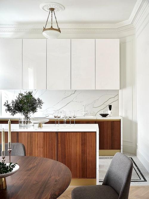 На красных воротах. 06