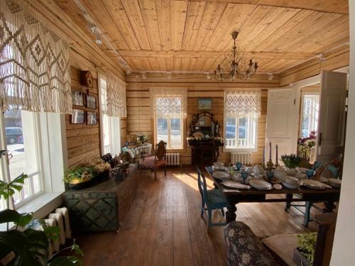 Дом извощикова.  Место, где находится дом, в 1870-х годах было выкуплено вологодской купеческой семьей извощиковых. 04