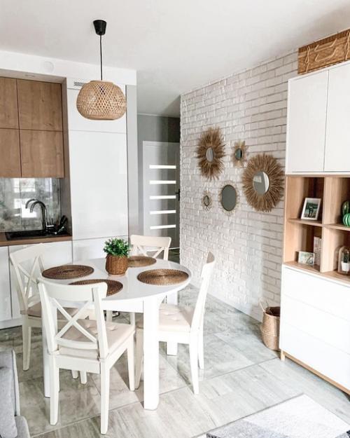 Белая кухня в частном доме. 02