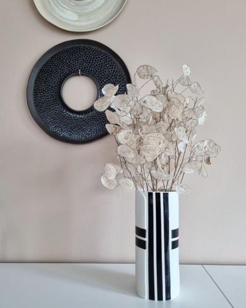 Серая, но не скучная: современная скандинавская квартира с яркими акцентами. 03