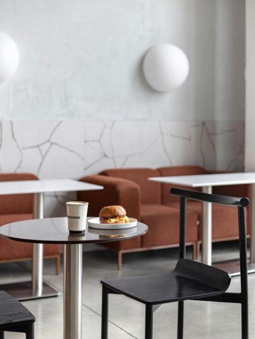 Кирпич, свет и вкус: кофейня и офис в Челябинске. 04