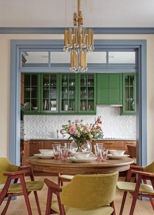 Интерьер этой квартиры в Москве по проекту Нади Зотовой можно охарактеризовать как ретро и элементами эклектики. 02