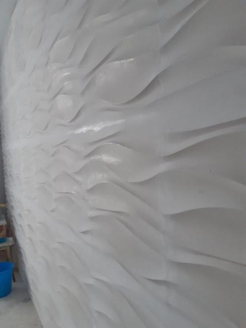 А мы себе на кухне сделали вот такое оформление стены, возле которой находится обеденный стол. 02