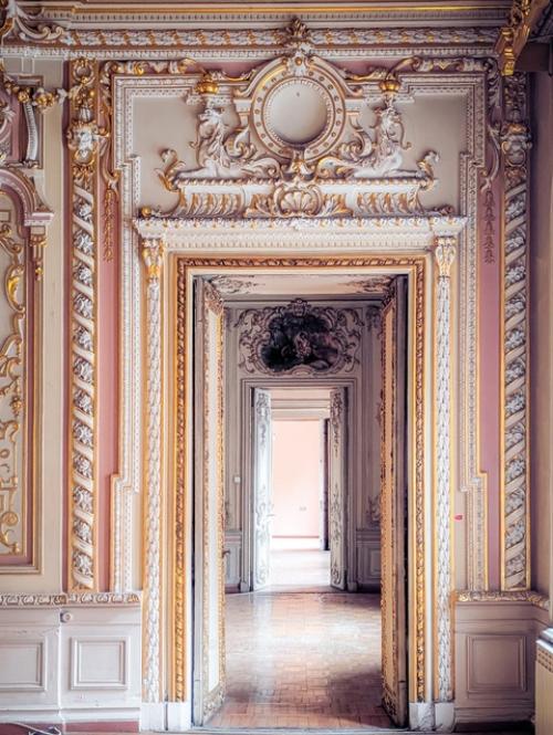 Парадная анфилада малого мраморного дворца по моде XIX века была оформлена во французском стиле. 07