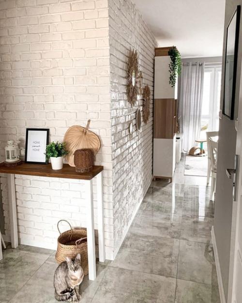 Белая кухня в частном доме. 01