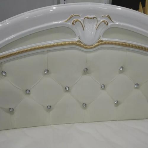 Классический стиль барокко в современном звучании нашел отражение в роскошной коллекции мебели для спальни Грация. 06