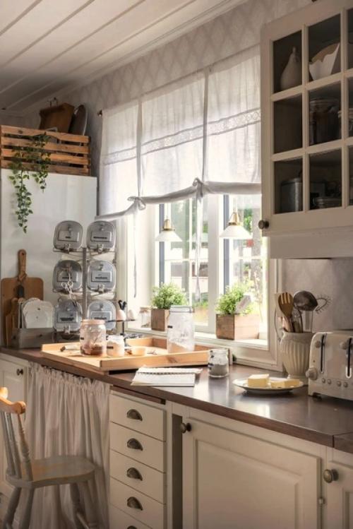 Уютная дача с милым детским домиком. 01