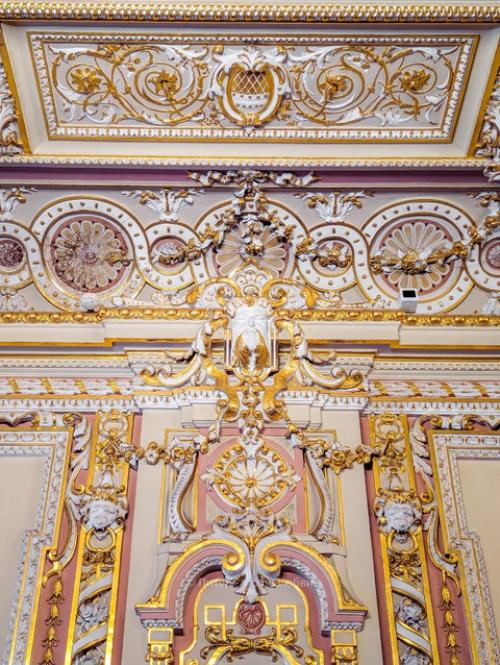 Парадная анфилада малого мраморного дворца по моде XIX века была оформлена во французском стиле. 02