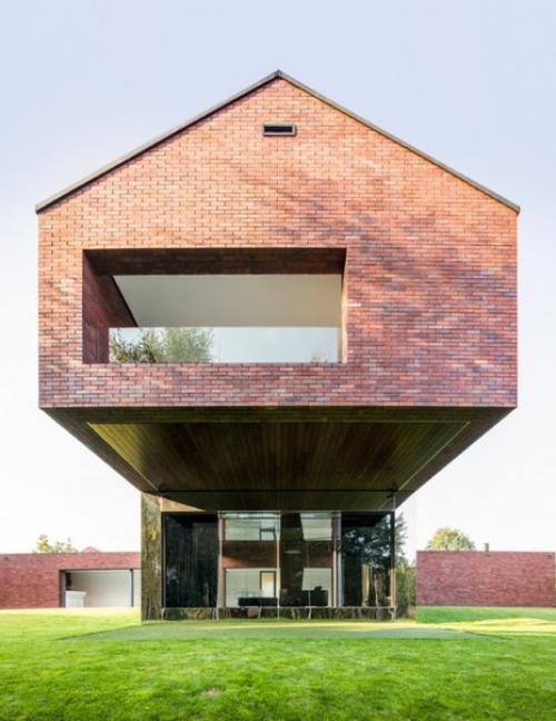 Футуристический загородный дом в Польше от KWK Promes. 01