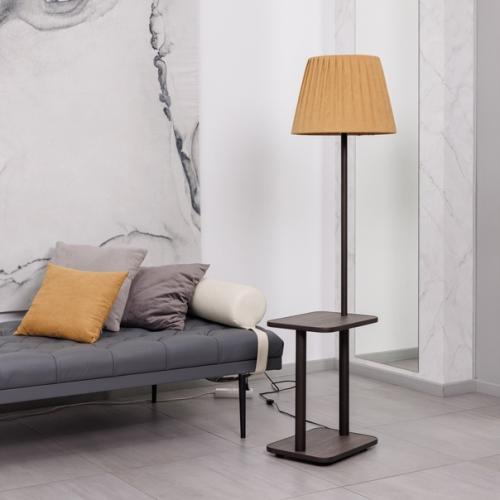 Элегантные и практичные торшеры со столиками Венге и абажурами из ткани производства Эркадо - это идеальное дополнение к вашему интерьеру. 06