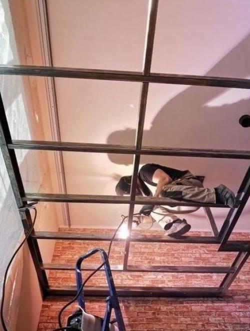 Интересное решение. Для квартиры с высокими потолками. 02