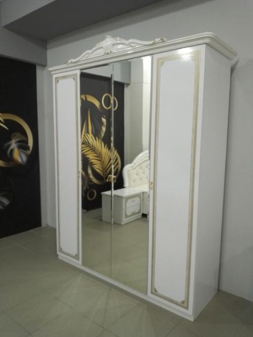 Классический стиль барокко в современном звучании нашел отражение в роскошной коллекции мебели для спальни Грация. 08