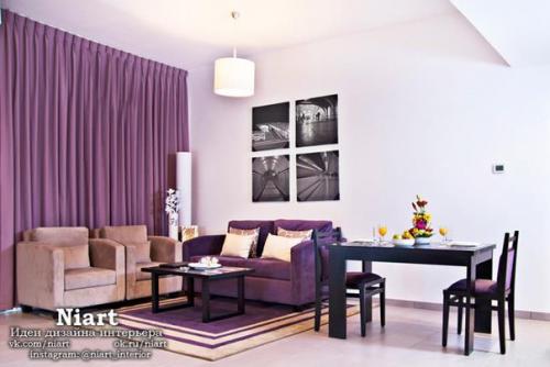 Интерьер гостиной в фиолетовом цвете. 01