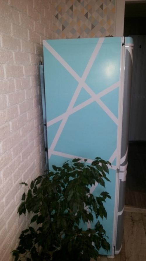 Сделали ремонт кухни и белый старенький холодильник смотрелся не стильно в интерьере. 02