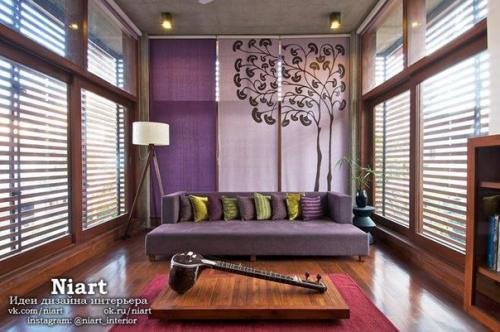 Интерьер гостиной в фиолетовом цвете. 02