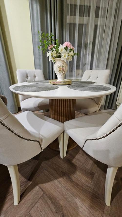 А начался проект с моей философии цвета в интерьере - пейзаж, залитый солнцем и укутанный туманом. 09