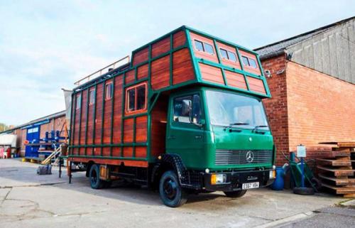 Дома на колесах на базе списанных фургонов.