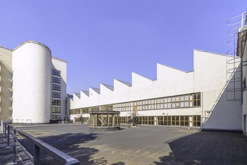 Доброе утро!   Дом - коммуна на улице орджоникидзе в стиле конструктивизма считается одним из самых интересных зданий своего типа. 09