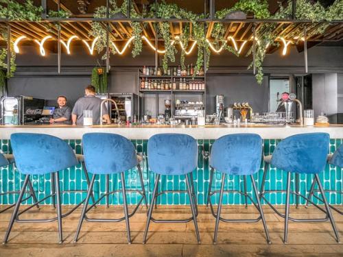 Игра слов The Most - тот редкий случай, когда англицизм очень удачно подобран и здорово отражает, и стиль заведения, и его локацию. 05