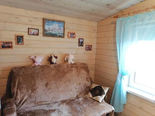 По просьбе подписчиков размещаю фотографии внутреннего интерьера моего крошечного домика. 01