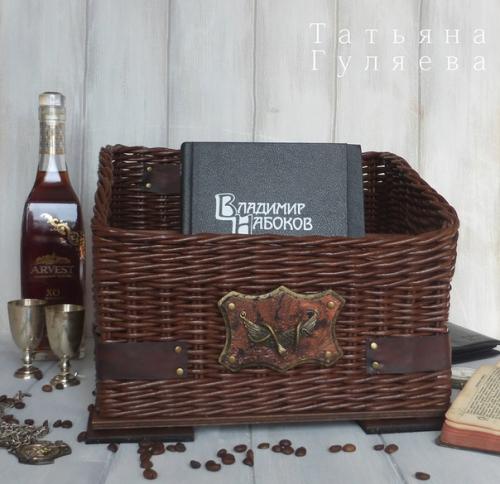 Благородный коричневый.   По фэн-шуй коричневый цвет относится к стихии земли и олицетворяет комфорт и постоянство. 04