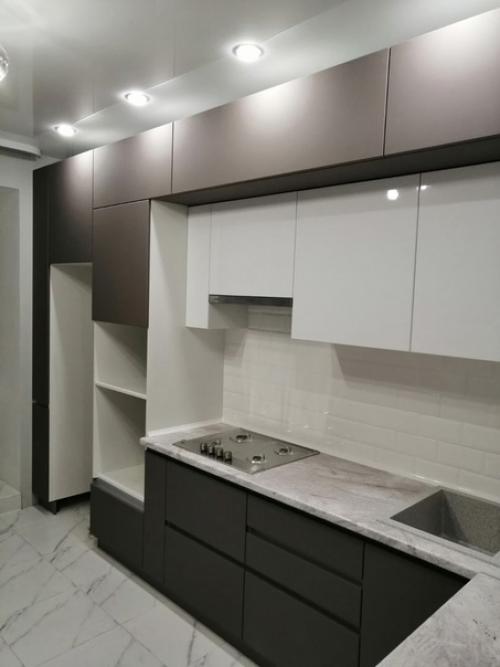 Сияние глянца и свободное пространство - вот основные признаки стиля хай - тек в интерьере. 01