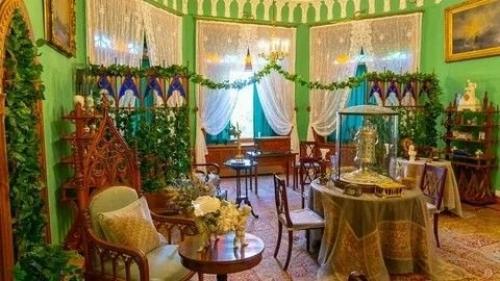 Малоизвестная достопримечательность Петергофа - дача, построенная в XIX веке для русской царицы Александры Фёдоровны. 01