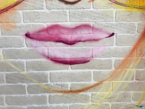 Роспись по декоративным кирпичам в углу на кухне. 06