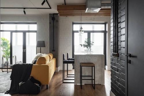 Бетонный потолок и кирпичные стены: интерьер квартиры в стиле лофт. 06