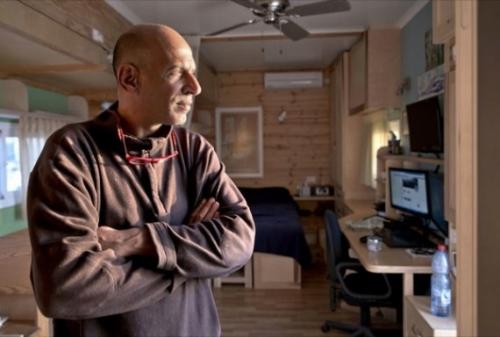 Как грузовик превратить в автономный дом, работающий на солнечных батареях. 01