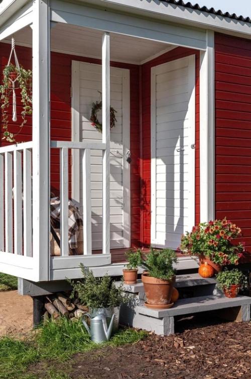 Дизайнер столкнулась с непростой задачей: найти бытовку достойного качества для комфортного дачного отдыха. 02