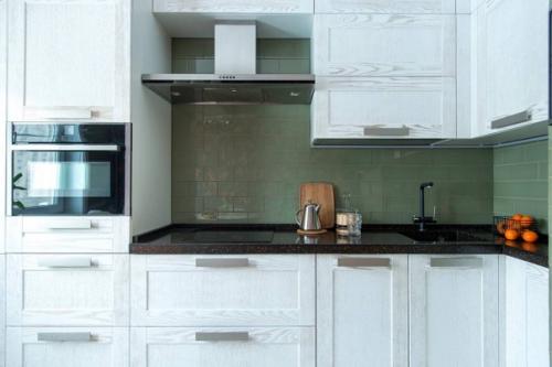 Ещё больше цвета: комфортная двухкомнатная квартира. 02