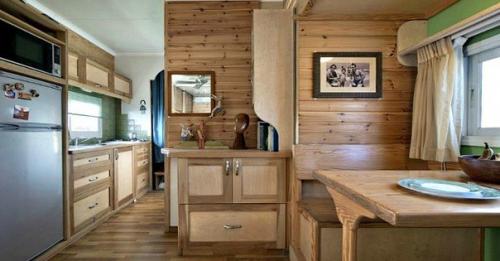 Как грузовик превратить в автономный дом, работающий на солнечных батареях. 05