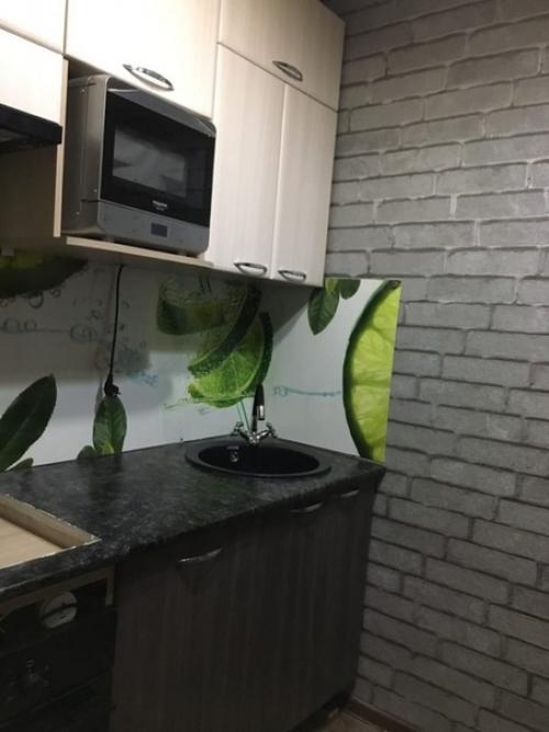 Муж сам весь ремонт на кухне своими руками сделал. 02