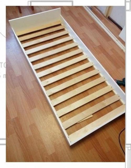 Дети растут и развиваются, и сложность оформления интерьера детской комнаты для двоих детей - в необходимости многое менять через несколько лет. 03