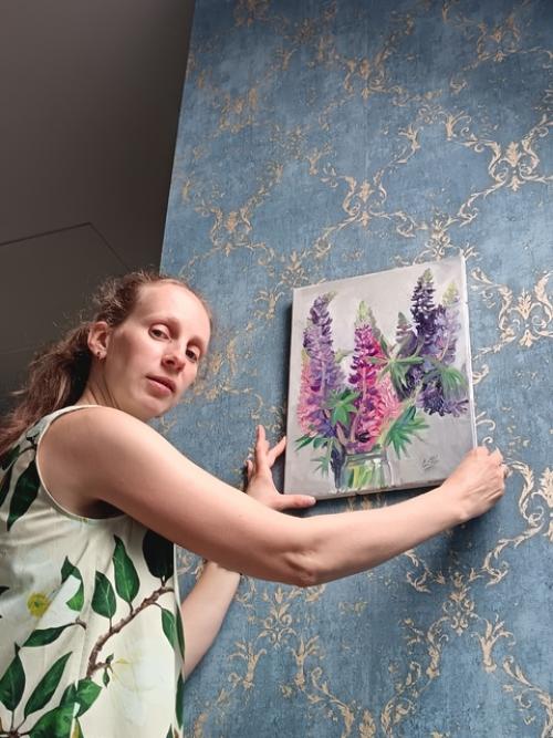 Попробовали с любой в интерьере посмотреть. 04