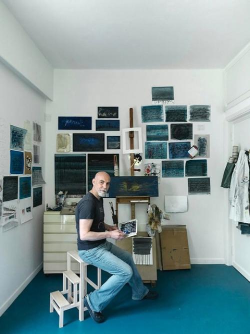 Эта квартира в Турине - настоящий калейдоскоп цветов и воспоминаний. 03