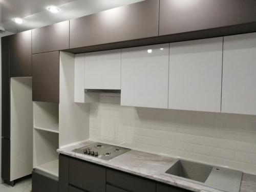 Сияние глянца и свободное пространство - вот основные признаки стиля хай - тек в интерьере. 03