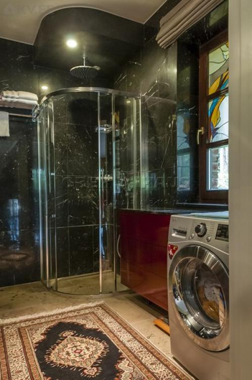 Почему-то не верится, что этот дом находится в виймси. 09