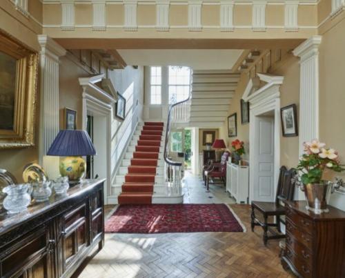 Великолепный дом эйслейби холл георгианской эпохи в северном. 02