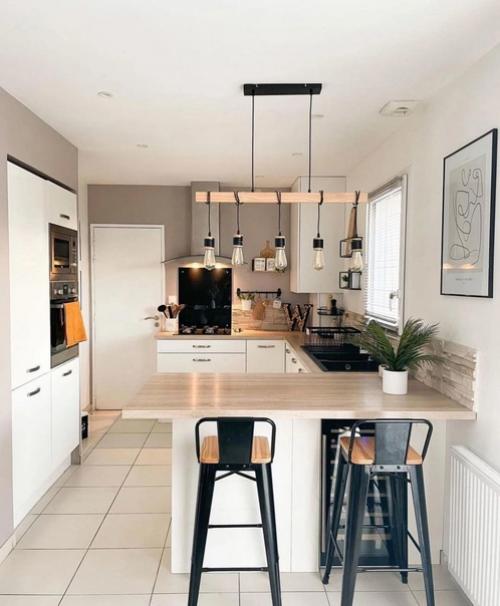 Прекрасный интерьер кухни - гостиная на первом этаже частного дома. 04