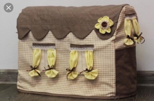 Чехол для швейной машинки предназначен для того чтобы она лишний раз не пылилась и не загрязнялась. 02