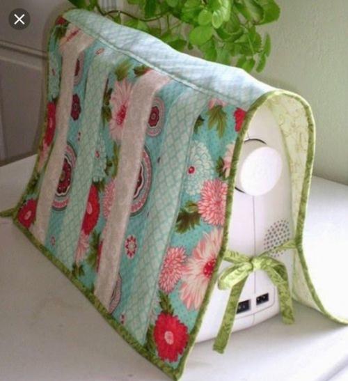 Чехол для швейной машинки предназначен для того чтобы она лишний раз не пылилась и не загрязнялась. 06