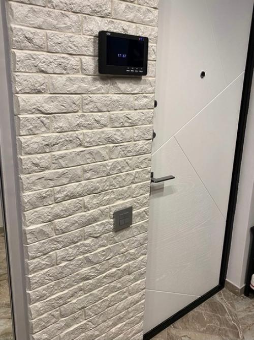 В интерьере этой квартиры для частичной отделки стен использован декоративный камень коллекции Неаполь в цвете 100. 03